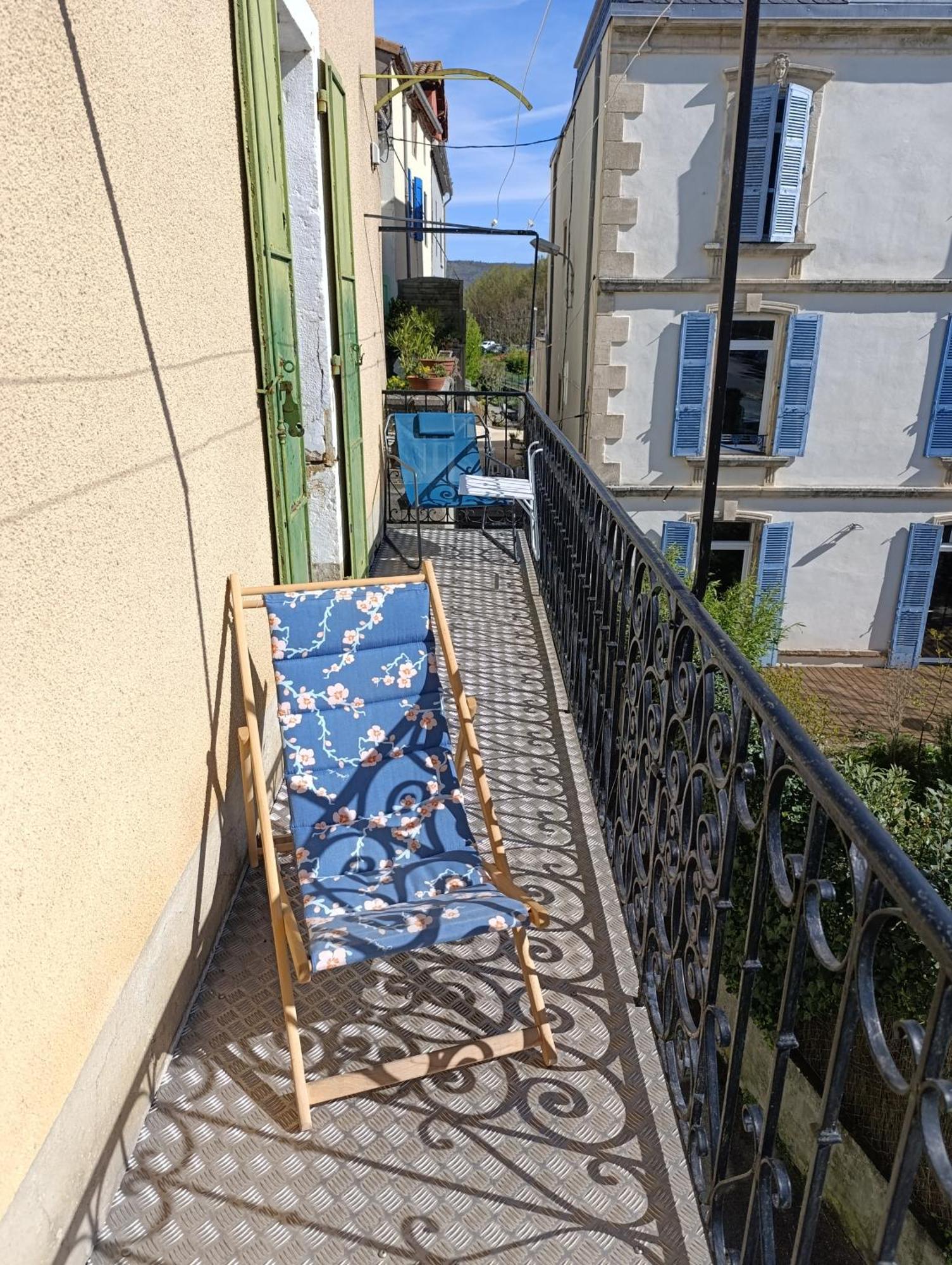Maison de village spacieuse et agréable Saint-Georges-de-Luzençon Exterior foto